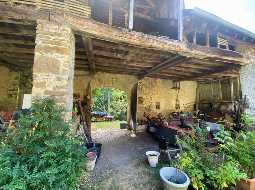 Superb 17th century Bearnaise farm in the heart of the Jurancon wine region just 20 minutes from Pau